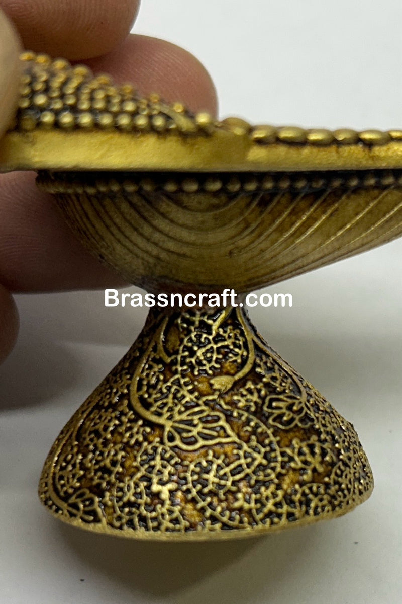 Light Weight Shankh With Base