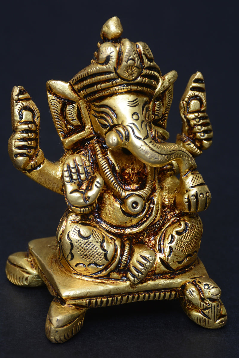 SITTING GANESH