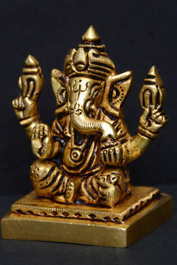 SITTING GANESH