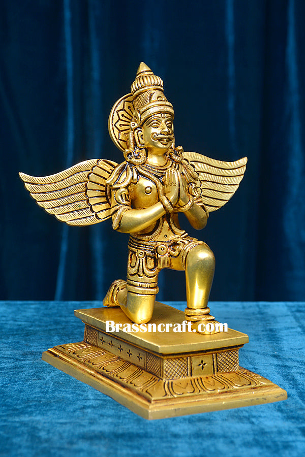 Sitting Namaskaar Garun Idol