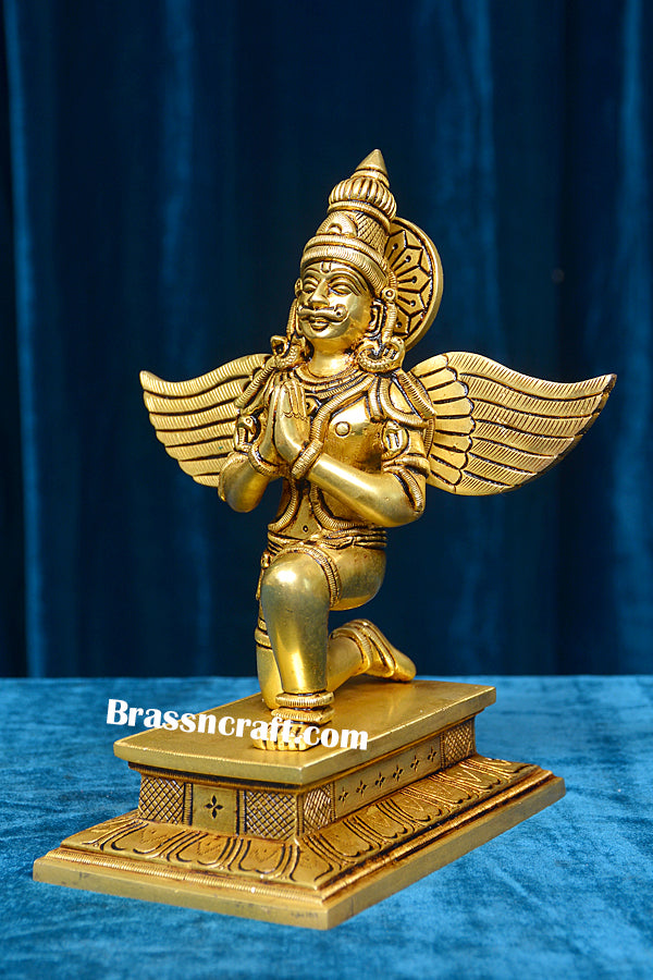 Sitting Namaskaar Garun Idol