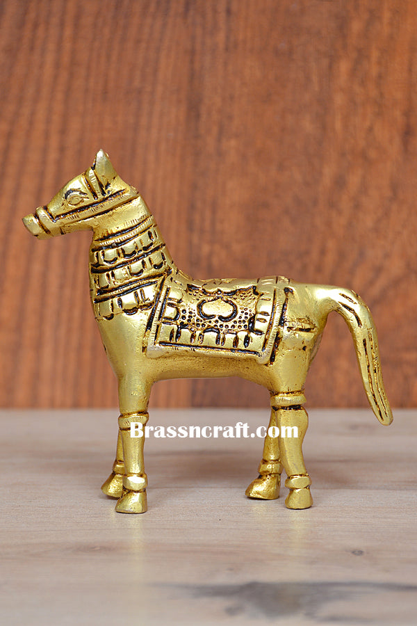Standing Horse