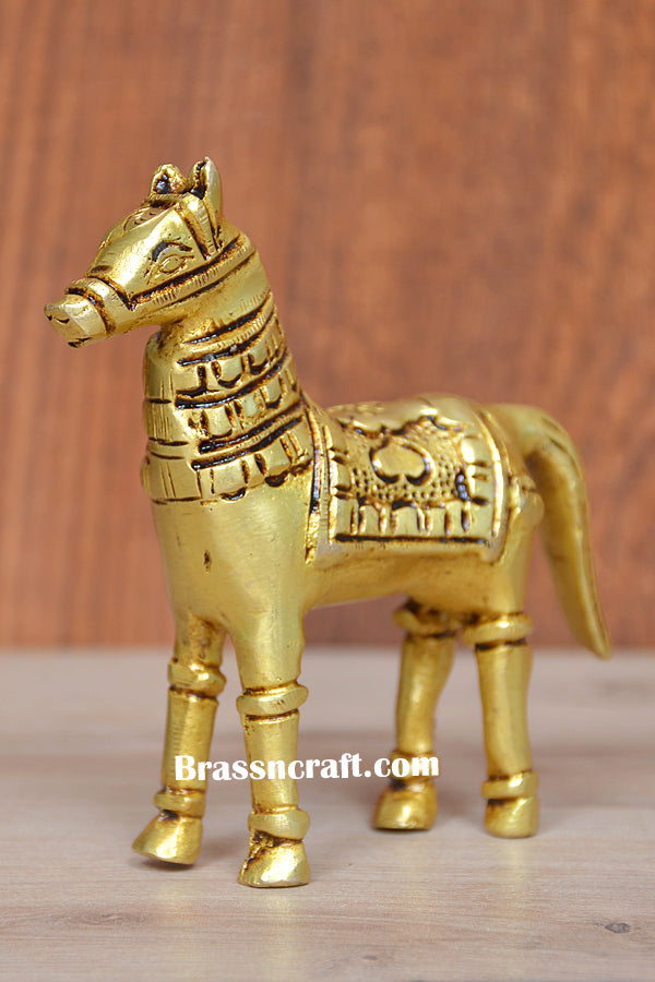 Standing Horse