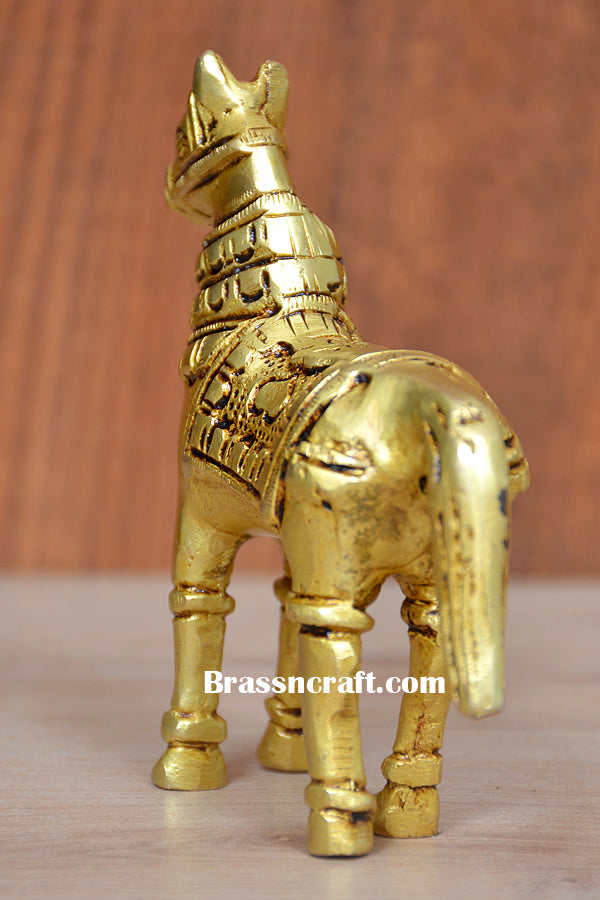 Standing Horse