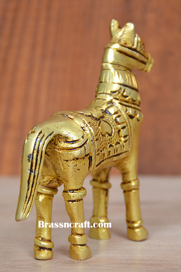 Standing Horse