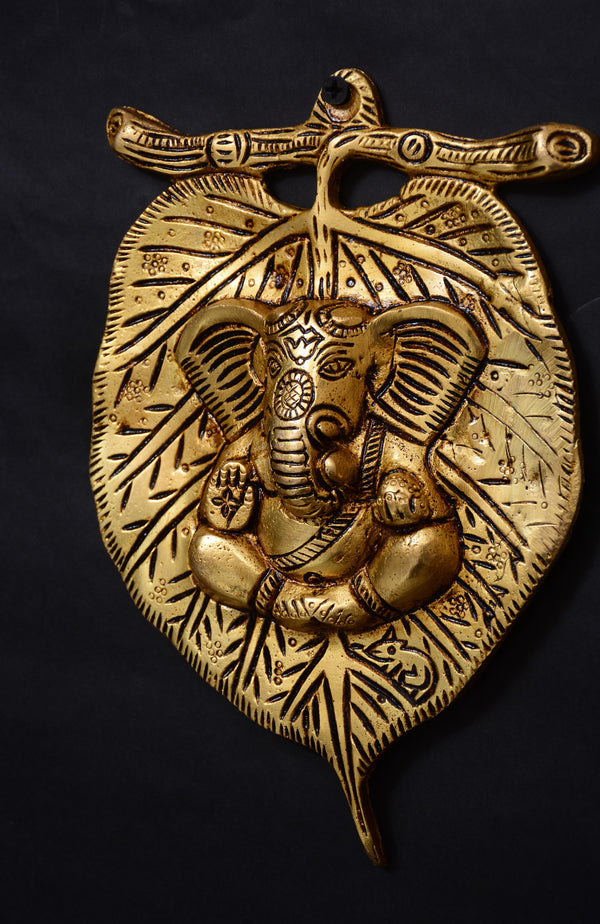 HANGING LEAF GANESH