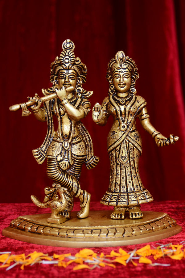 STANDING RADHA KRISHNA