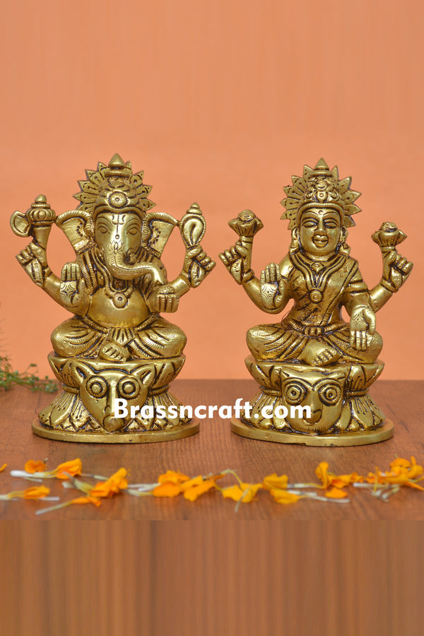 Brass Oval Base Laxmi Ganesh