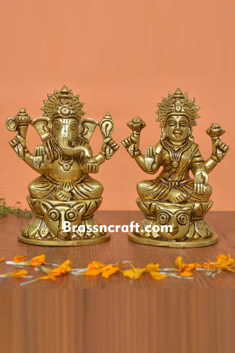 Brass Oval Base Laxmi Ganesh