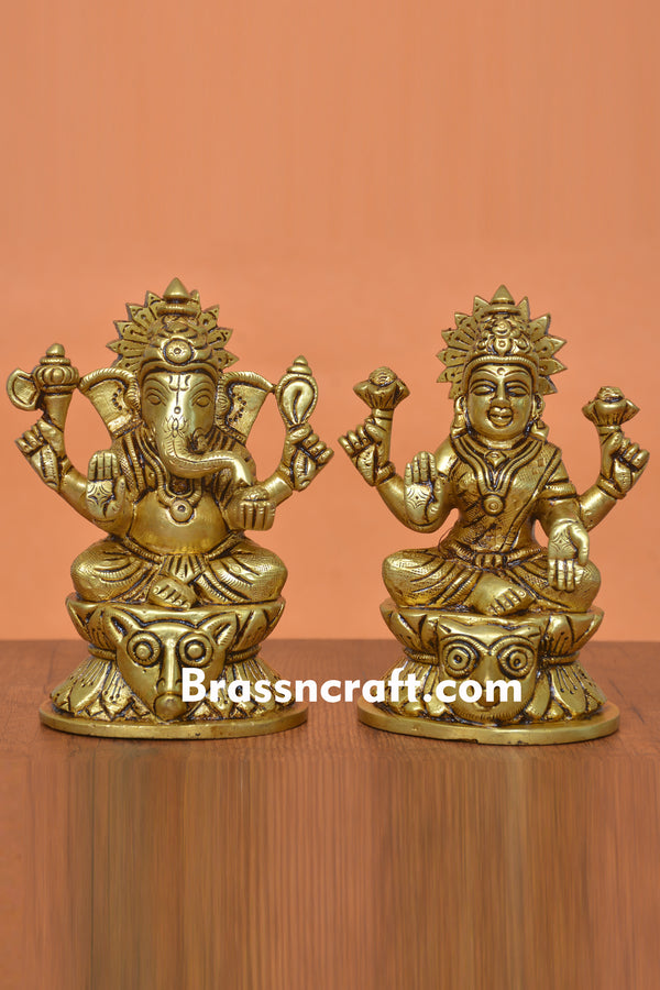 Brass Oval Base Laxmi Ganesh