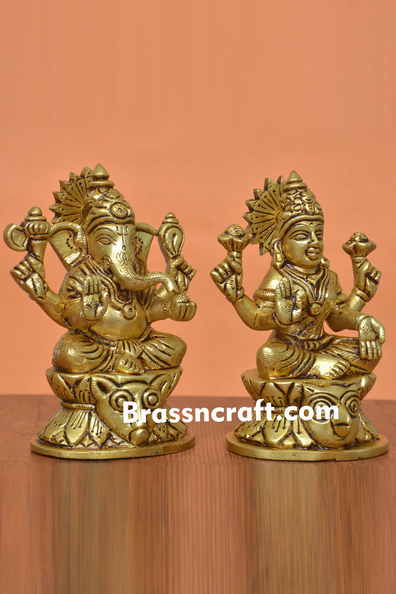 Brass Oval Base Laxmi Ganesh