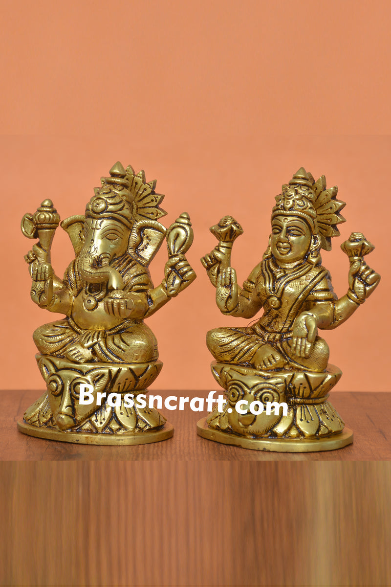 Brass Oval Base Laxmi Ganesh