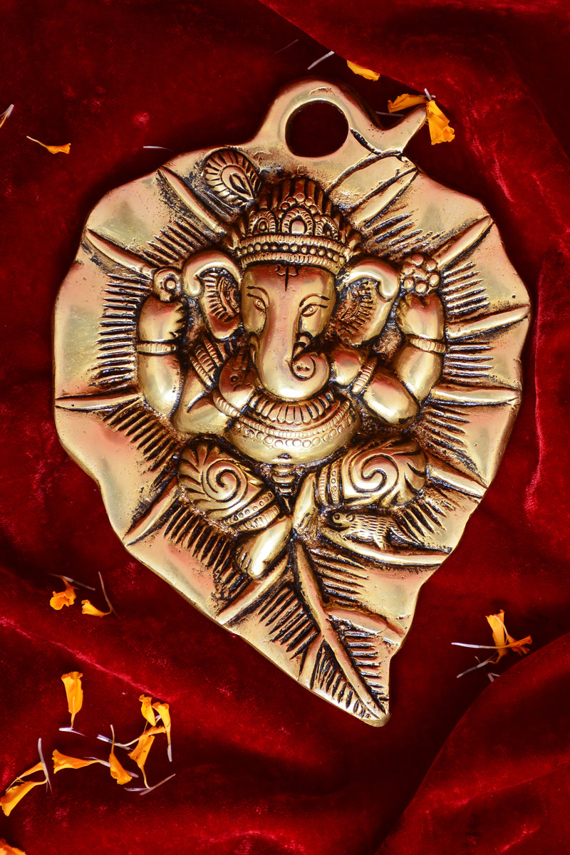 HANGING LEAF GANESH