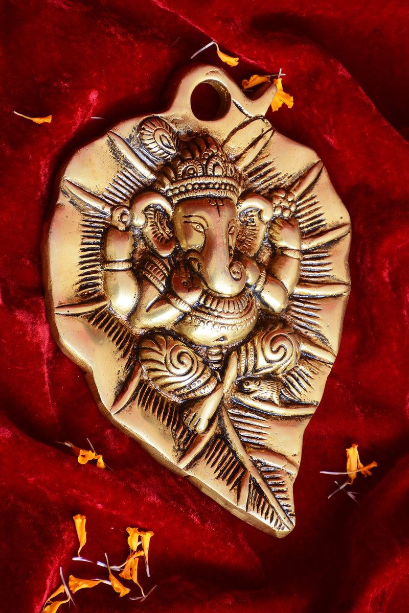 HANGING LEAF GANESH