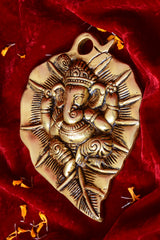 HANGING LEAF GANESH