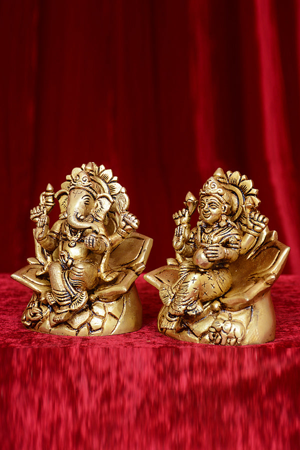 KAMAL CHAIR SITTING LAXMI GANESH