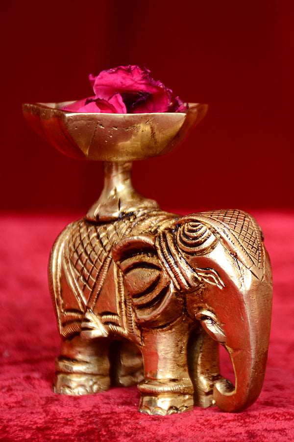 DESIGEN ELEPHANT WITH 5 MUKHI DEEPAK